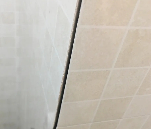 五河瓷砖空鼓维修公司分享阳台瓷砖脱落的修复过程可以分为以下几个步骤