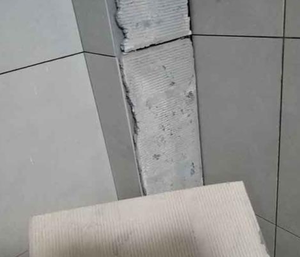 五河瓷砖空鼓维修公司分享下厨房瓷砖脱落的补救措施。